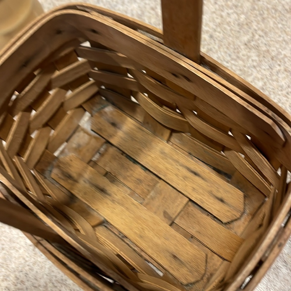 2003 Longaberger salt and pepper shakers with coverlet and handmade basket - Picture 12 of 13